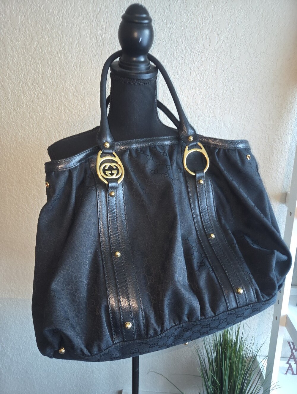 AUTHENTIC Gucci Interlocking G Pleated Tote Black GG Canvas 223954